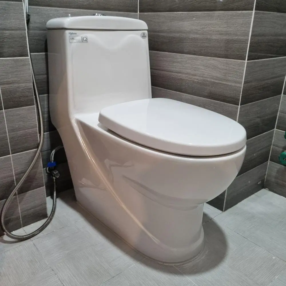 Bồn Cầu liền khối Viglacera V38 Nắp Êm V38M tặng Vòi Xịt VG826 Bồn cầu liền khối Viglacera V38 nắp êm V38M tặng vòi xịt VG826